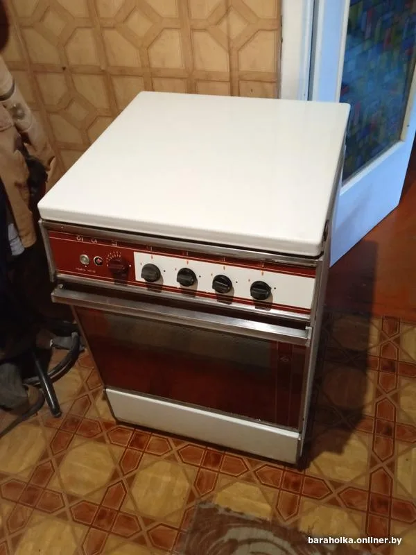 Газовая плита. 4 комфорки + духовка. В хорошем состоянии. б/...
